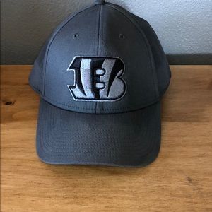 Cincinnati Bengals hat.